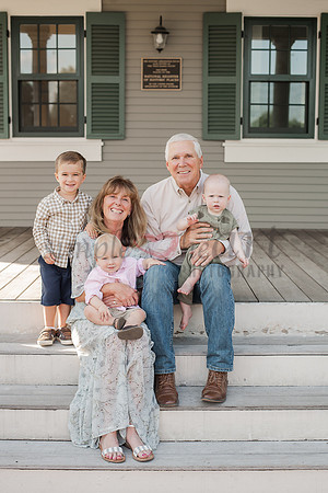 fishers-indiana-family-photographer-summer-ambassador-house-extended-family-multi-generation-5