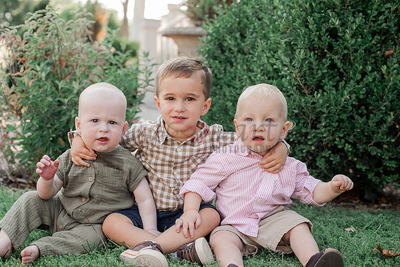 fishers-indiana-family-photographer-summer-ambassador-house-extended-family-multi-generation-6
